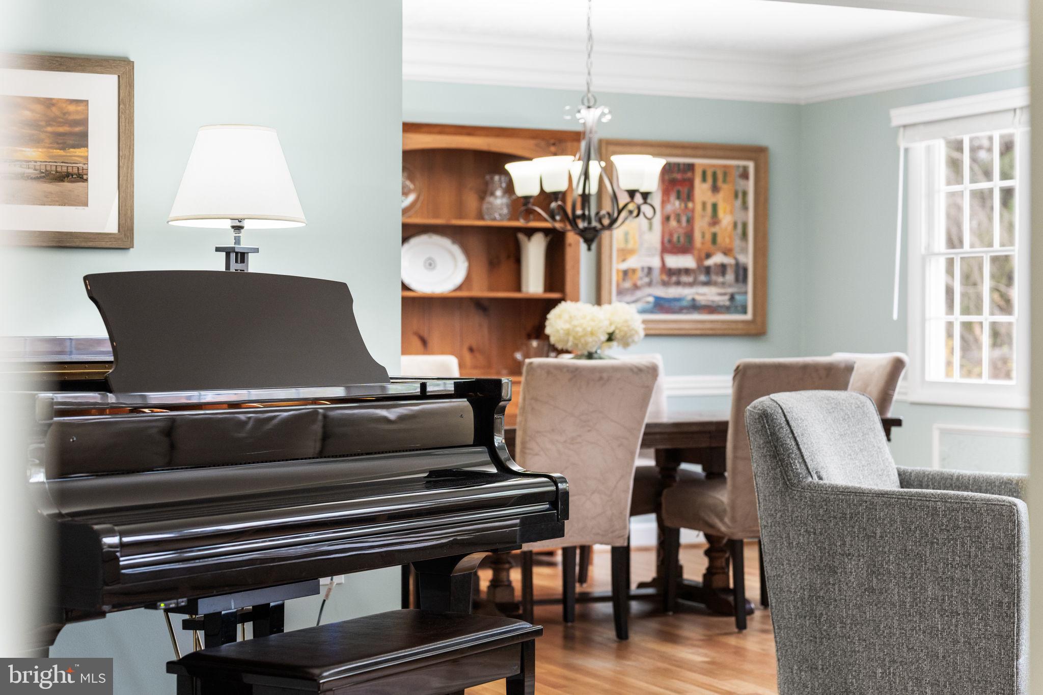 MANOR LAKE - Residential