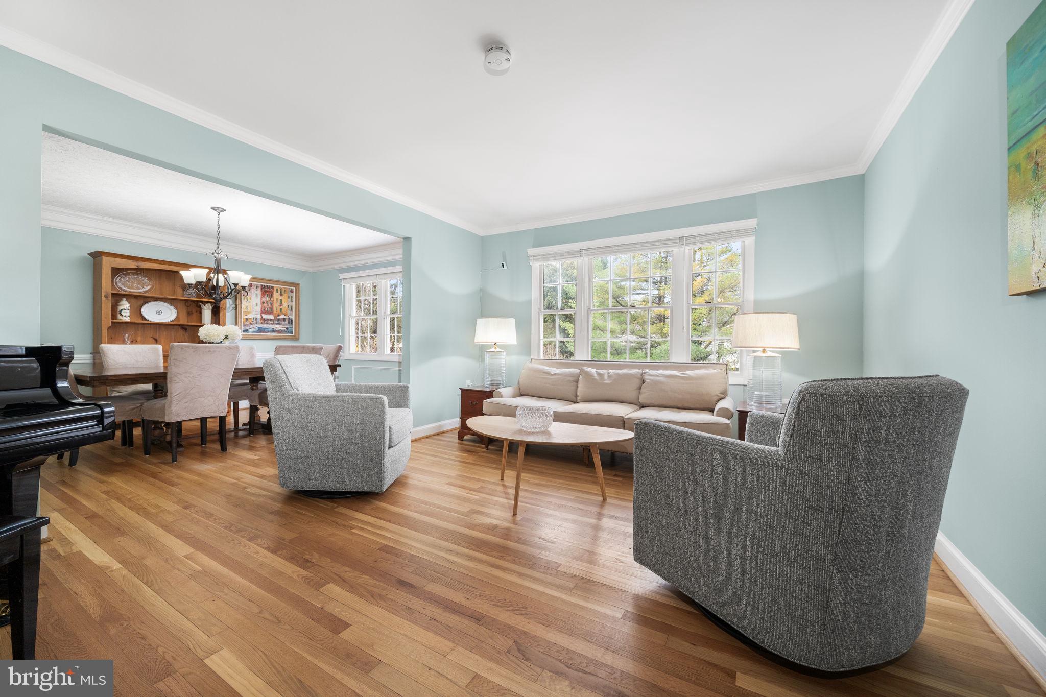 MANOR LAKE - Residential