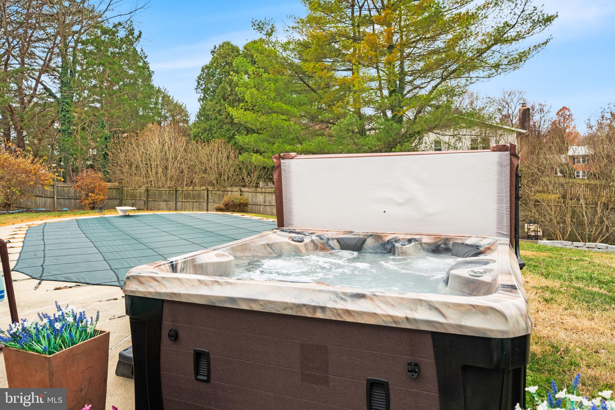 MANOR LAKE - Residential