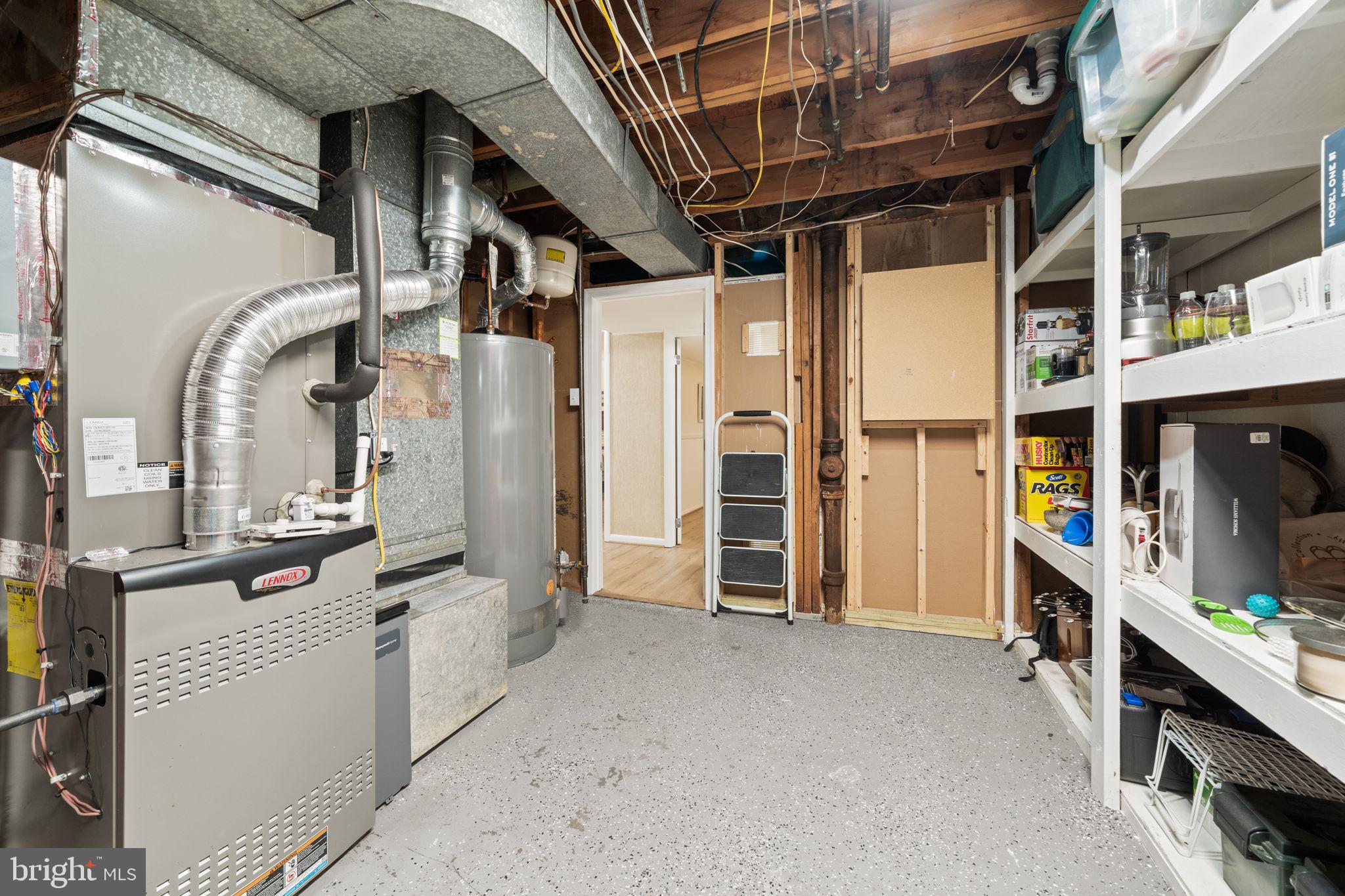 MANOR LAKE - Residential