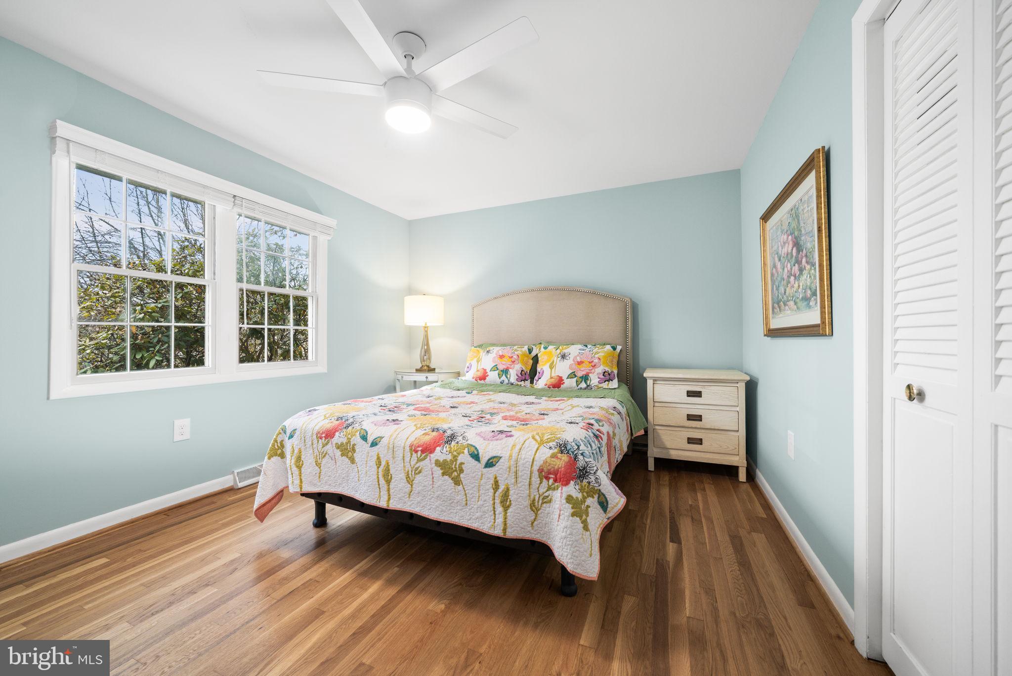 MANOR LAKE - Residential