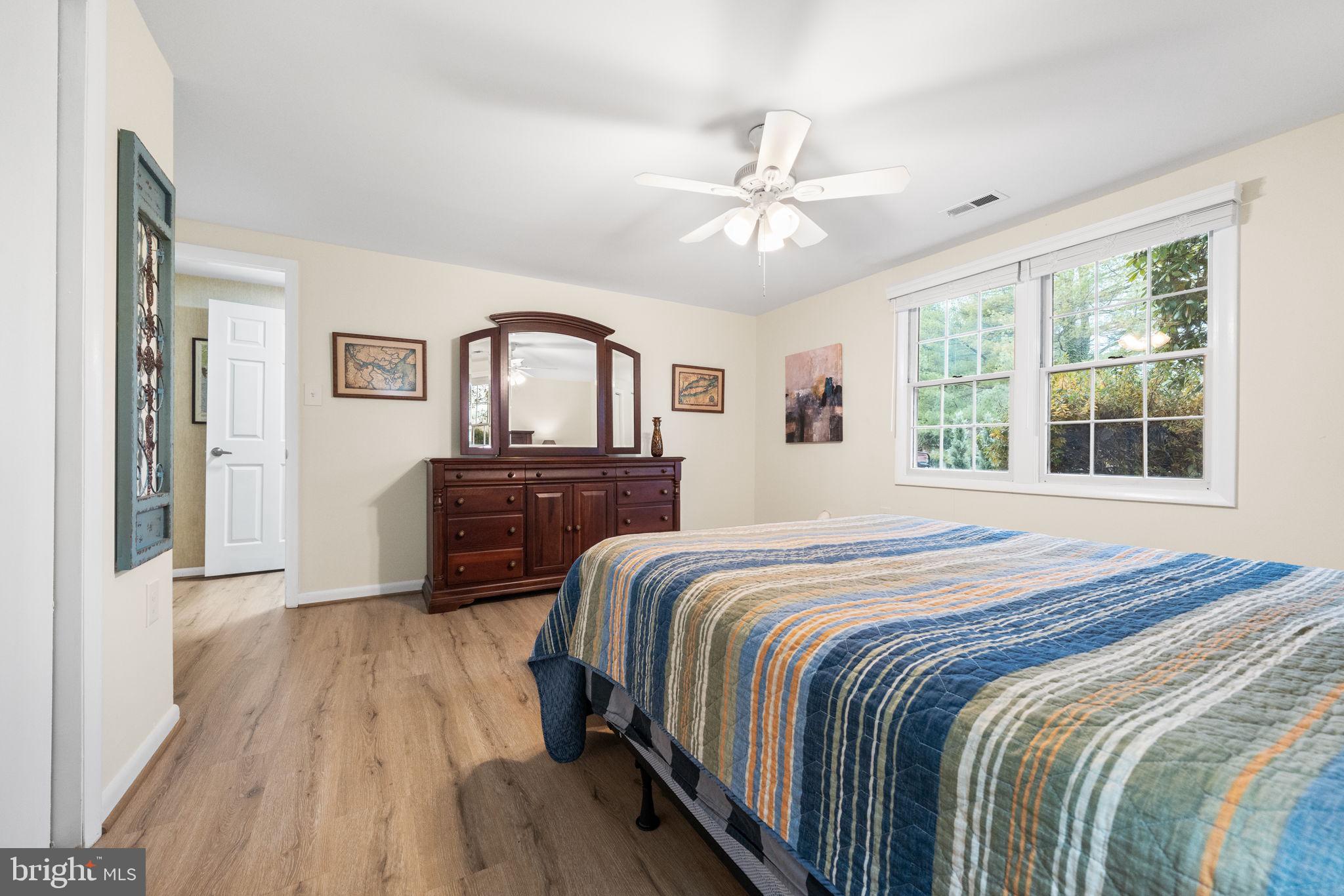 MANOR LAKE - Residential