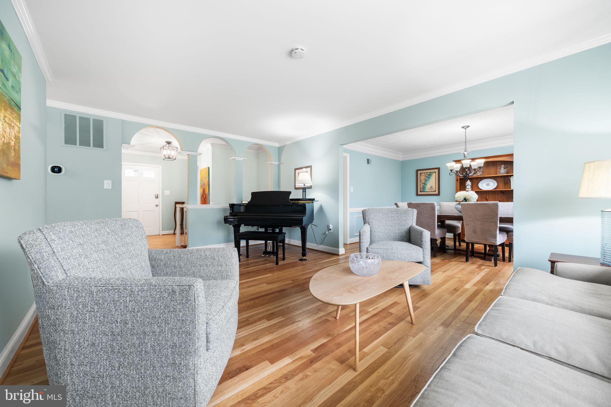 MANOR LAKE - Residential