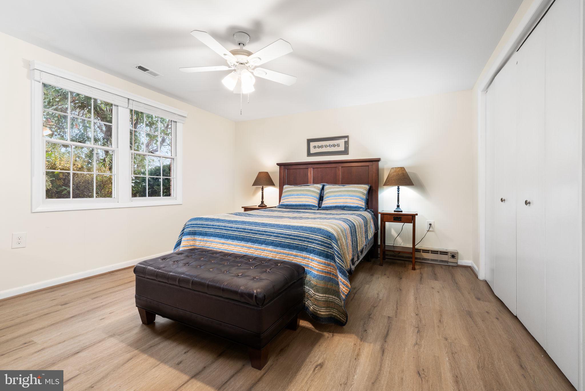 MANOR LAKE - Residential