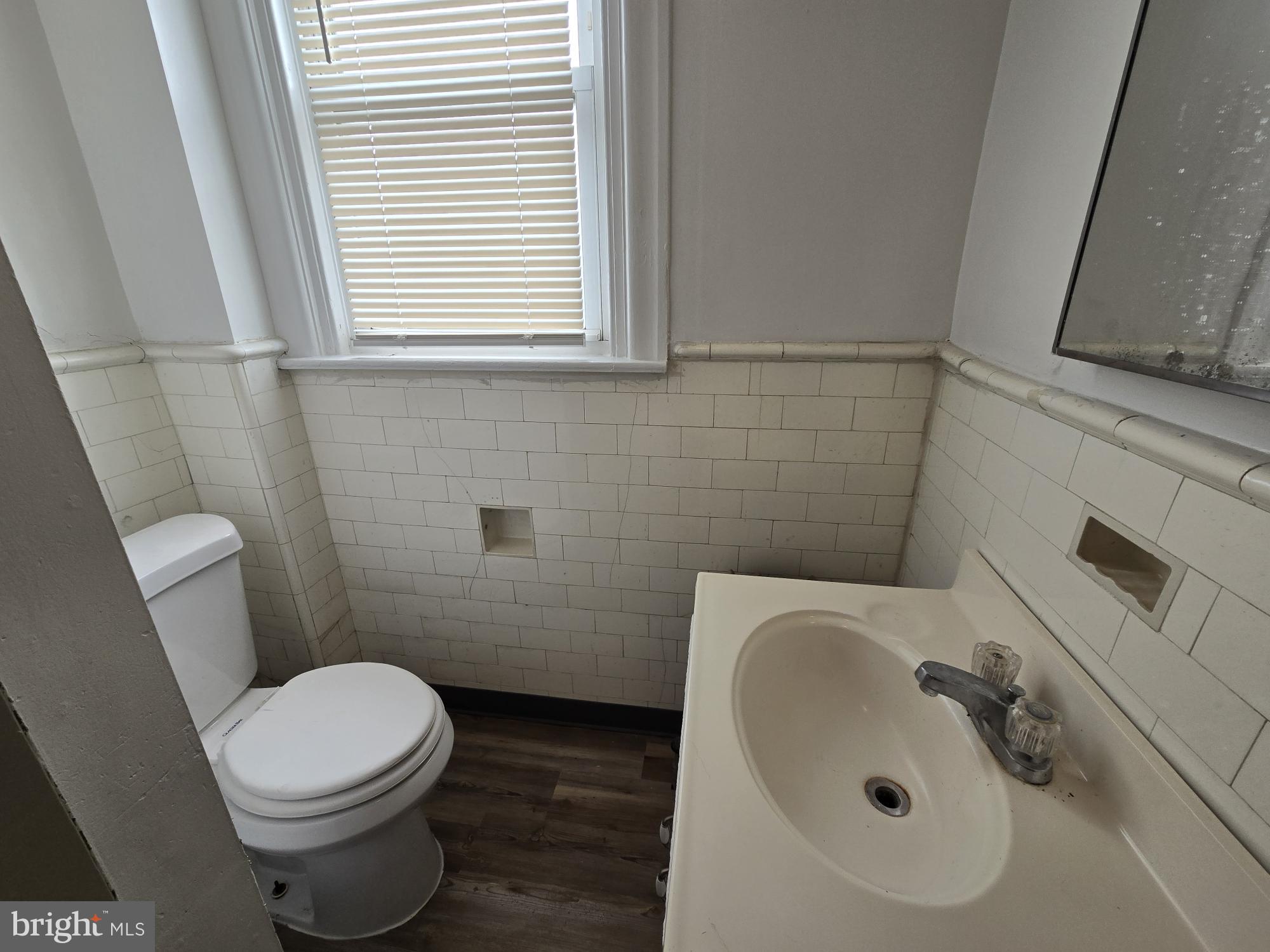 EAST OAK LANE - Residential Lease