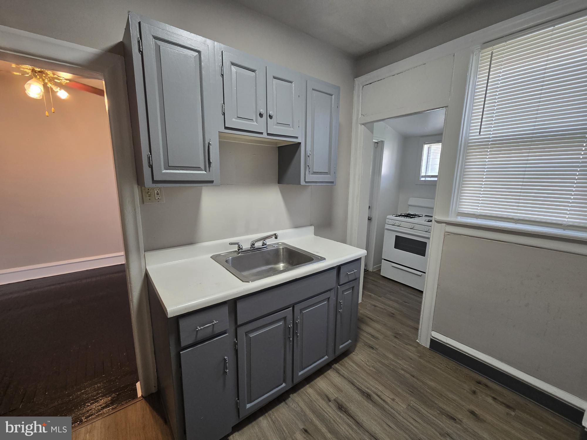 EAST OAK LANE - Residential Lease