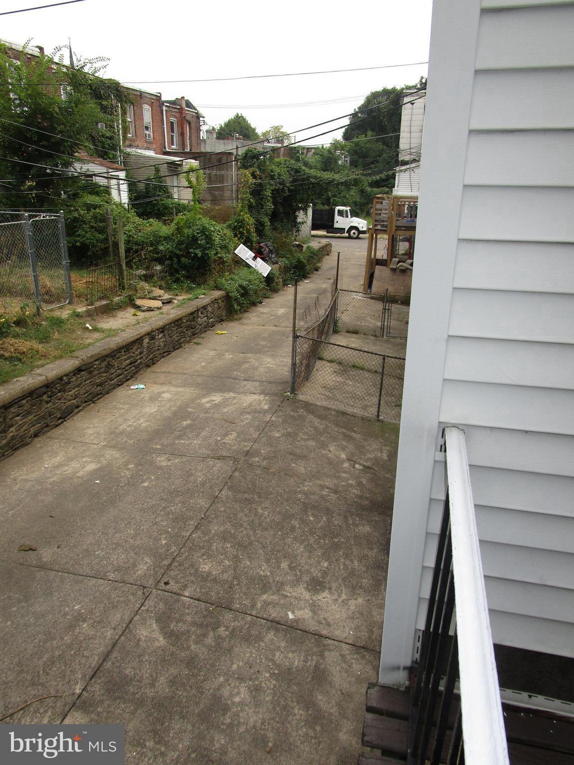 EAST OAK LANE - Residential Lease