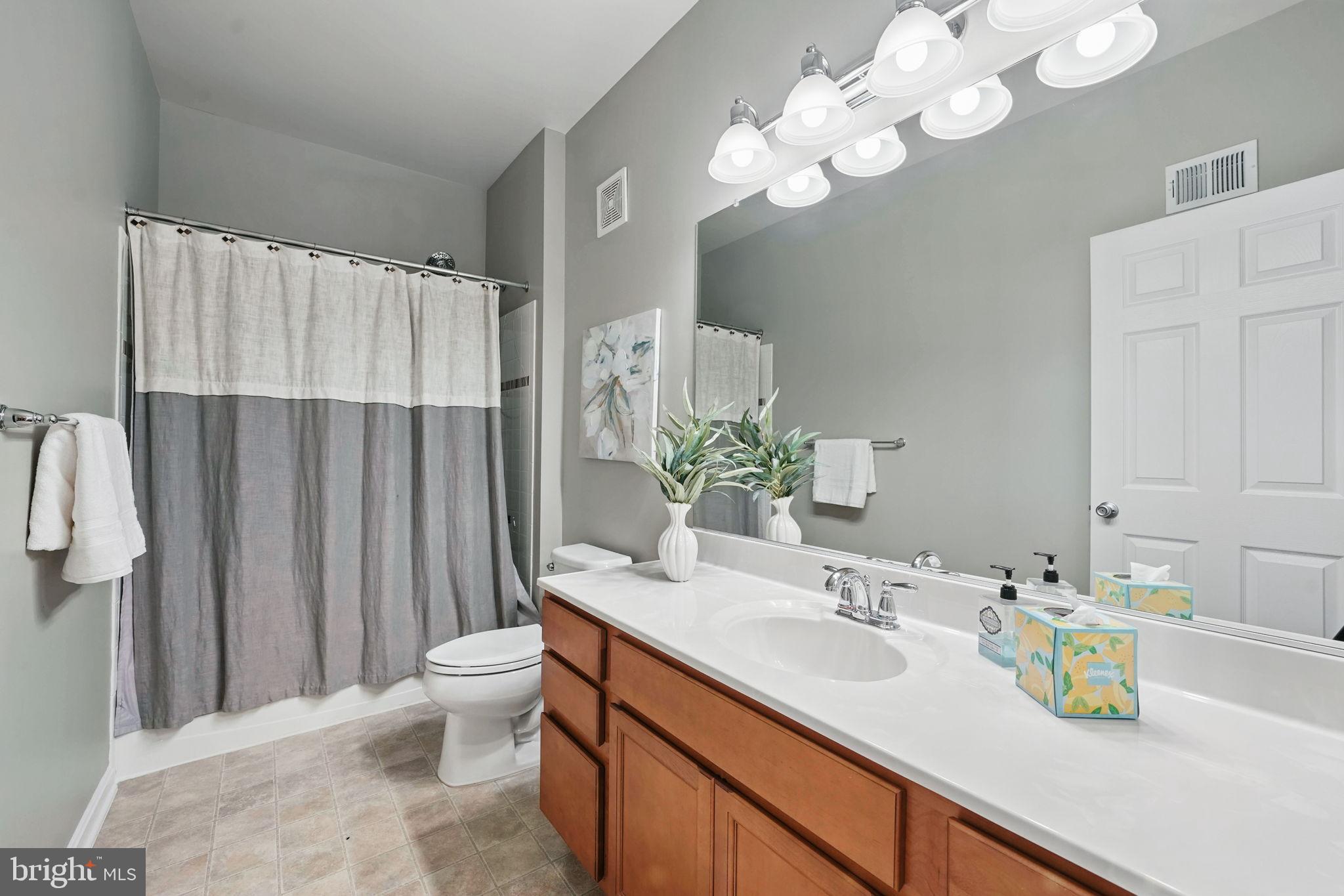 RESIDENCES AT DULLES PRK - Residential