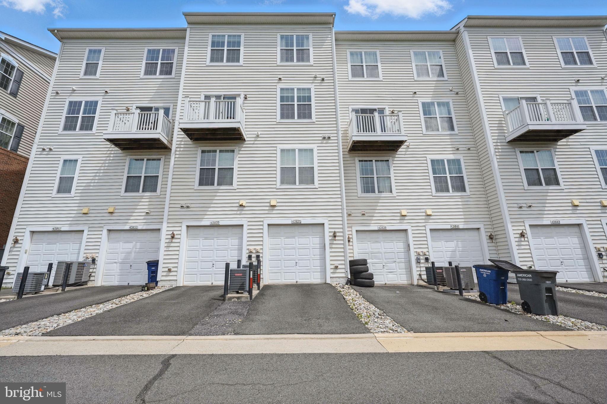 RESIDENCES AT DULLES PRK - Residential