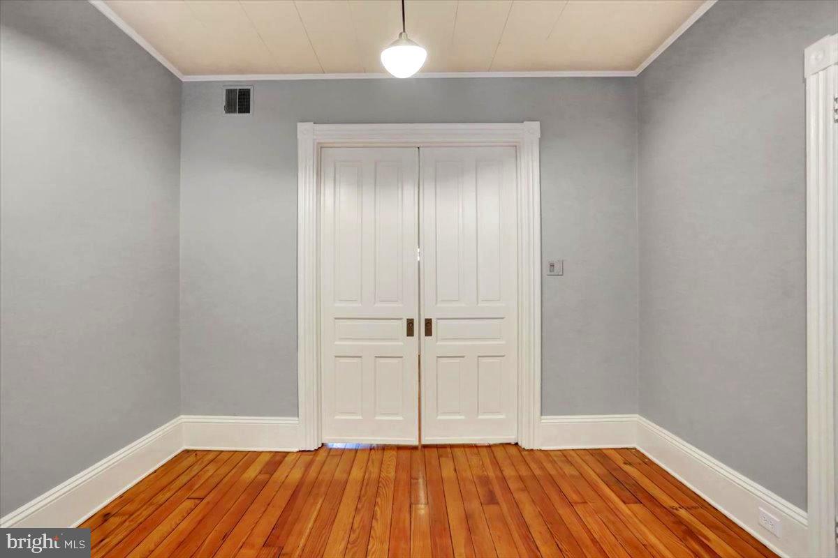 335 W WALNUT STREET