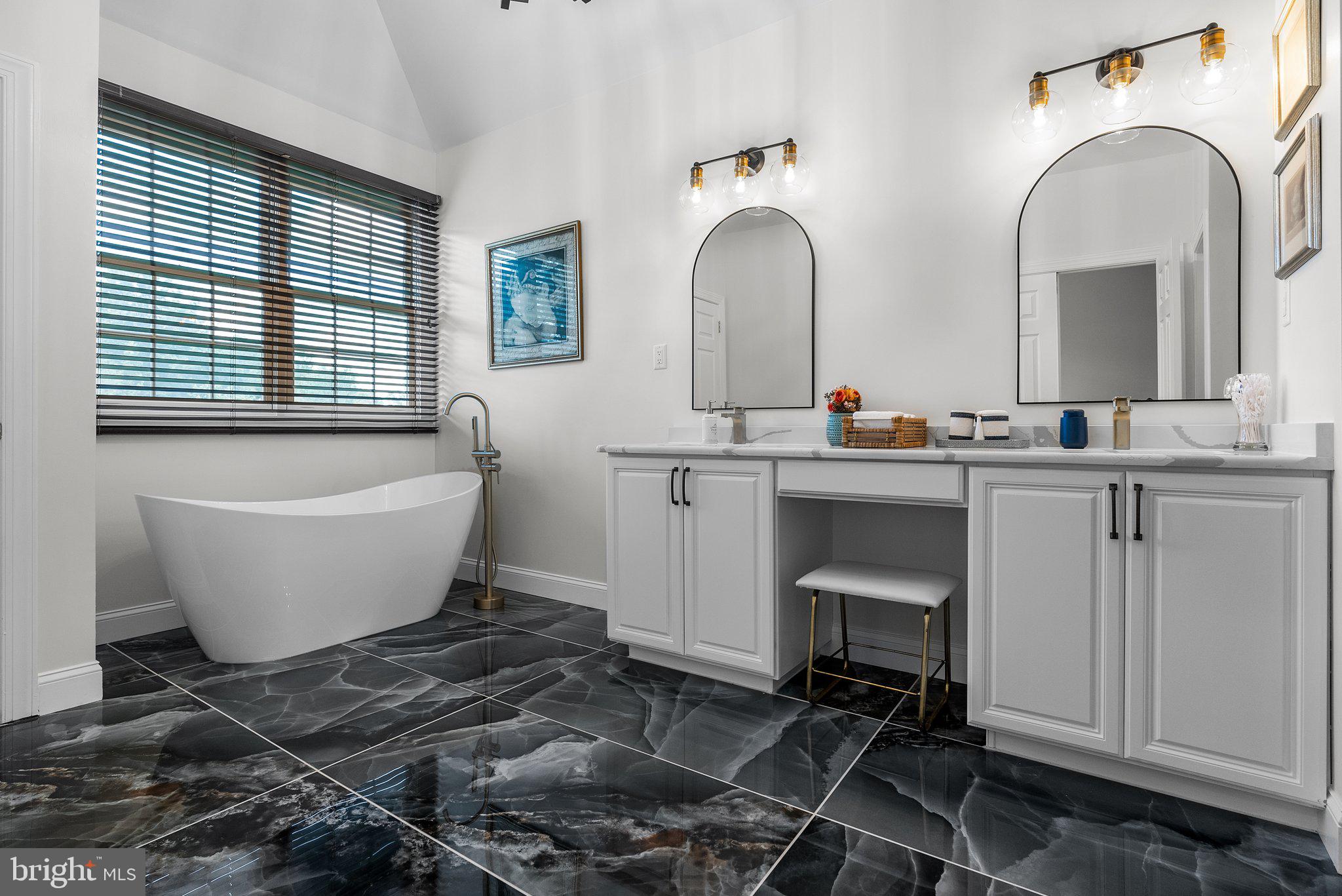 ESTS AT DARK HOLLOW - Residential