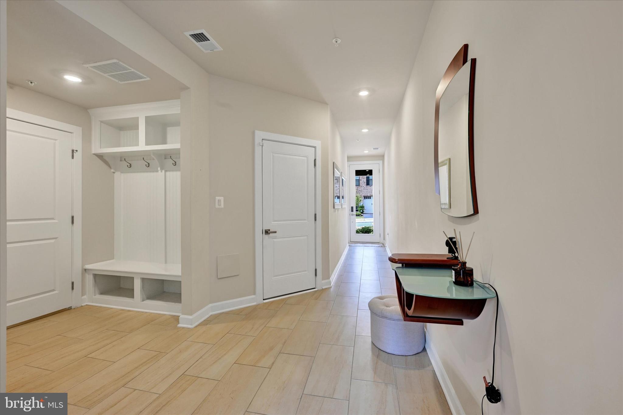 232 HICKORY HOLLOW COURT