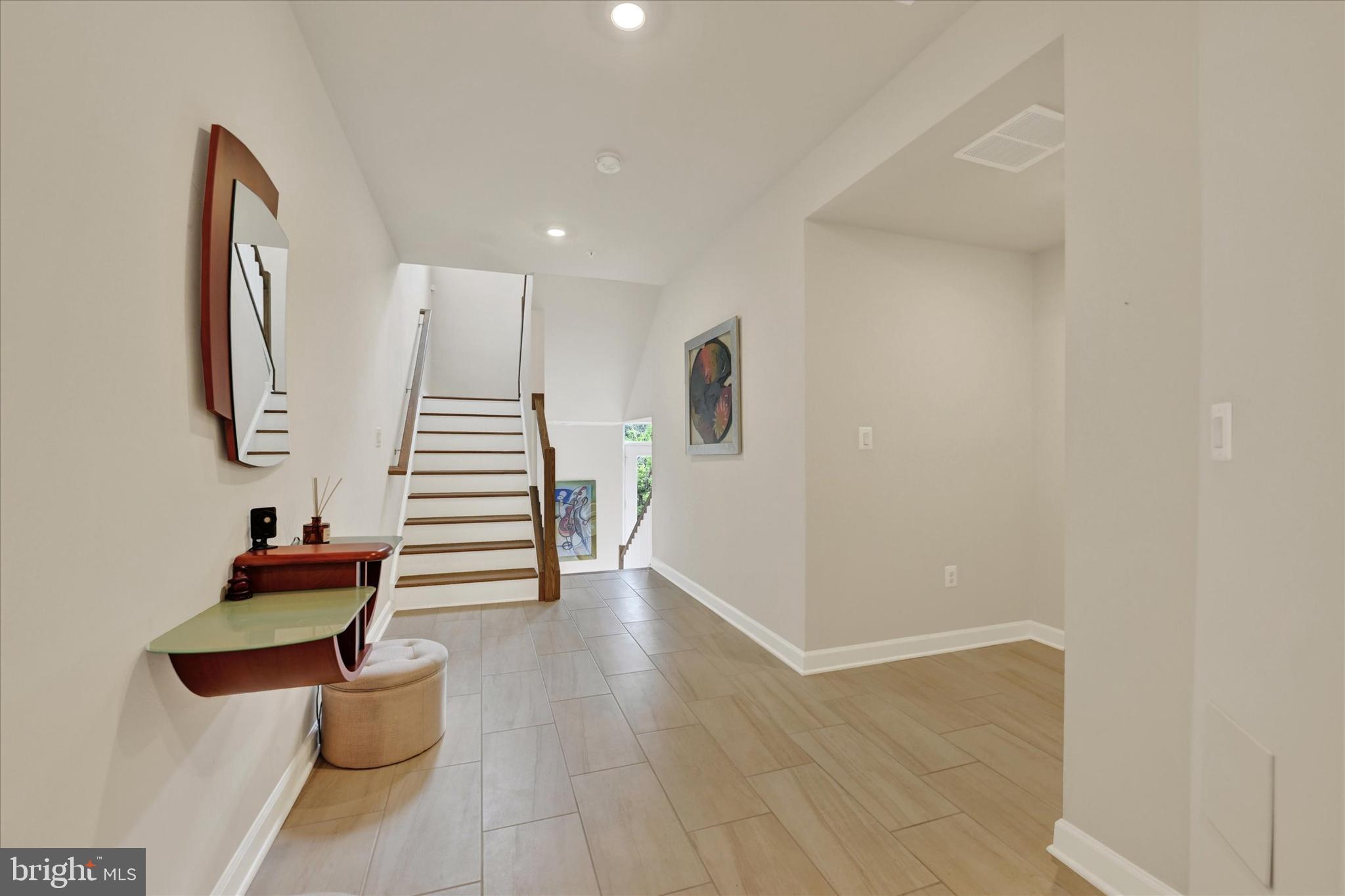 232 HICKORY HOLLOW COURT