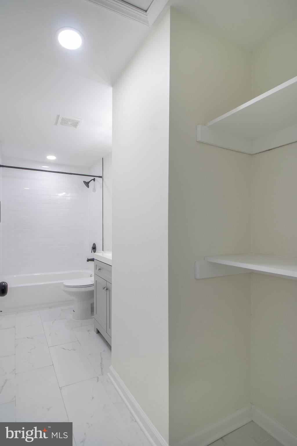 POHICK VILLAGE - Residential Lease