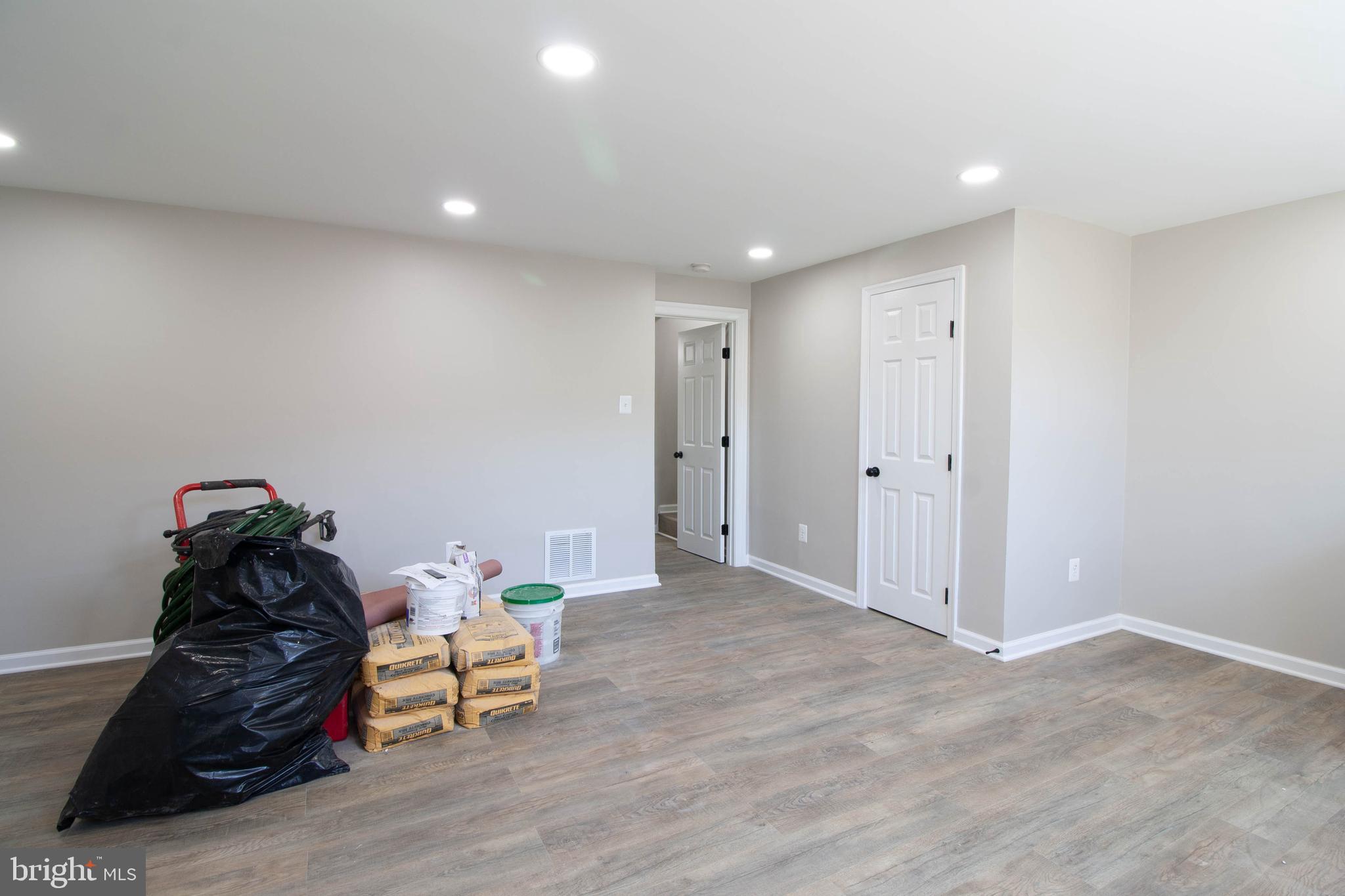 POHICK VILLAGE - Residential Lease