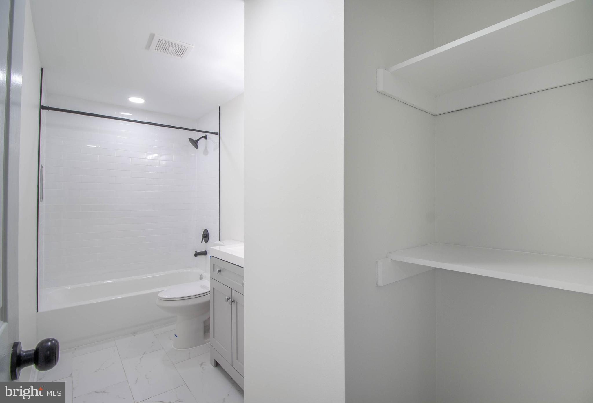 POHICK VILLAGE - Residential Lease