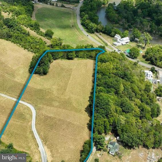 8 GALLOWAY SPRING LANE