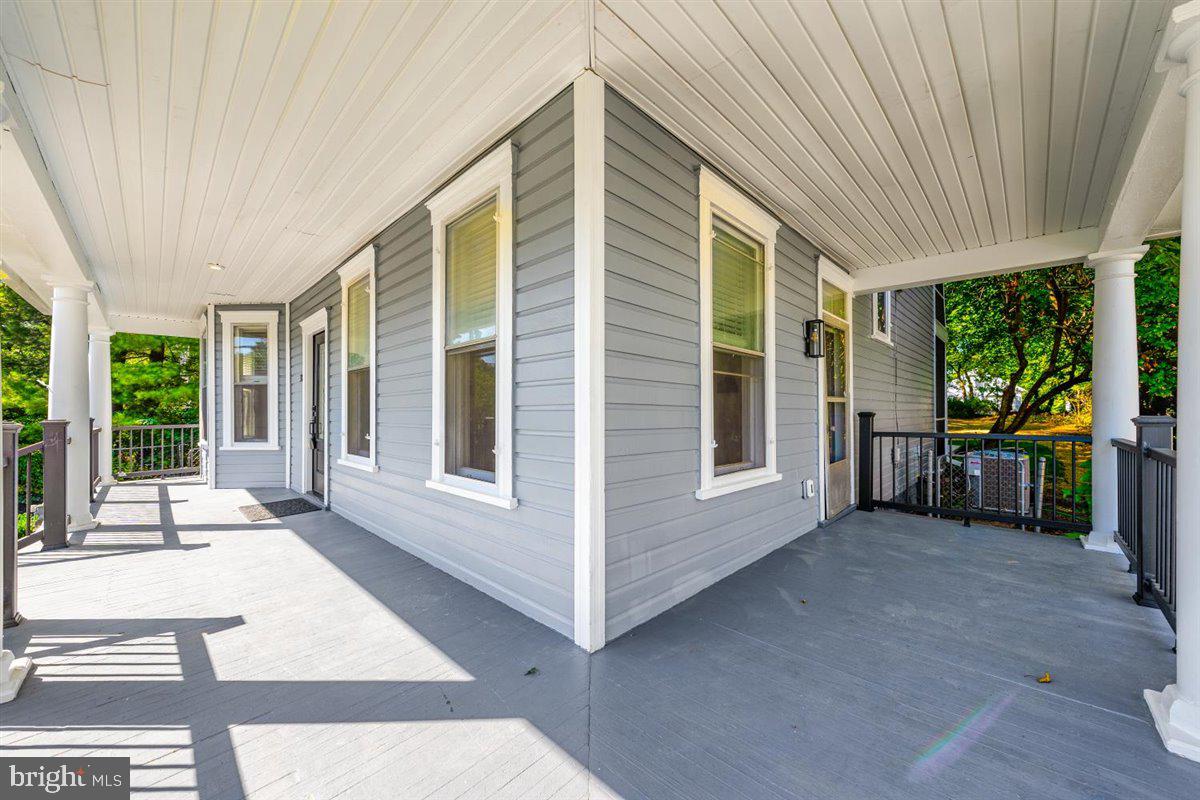 FUNKSTOWN - Residential