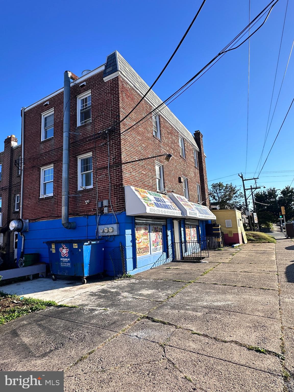 Main image without alt text