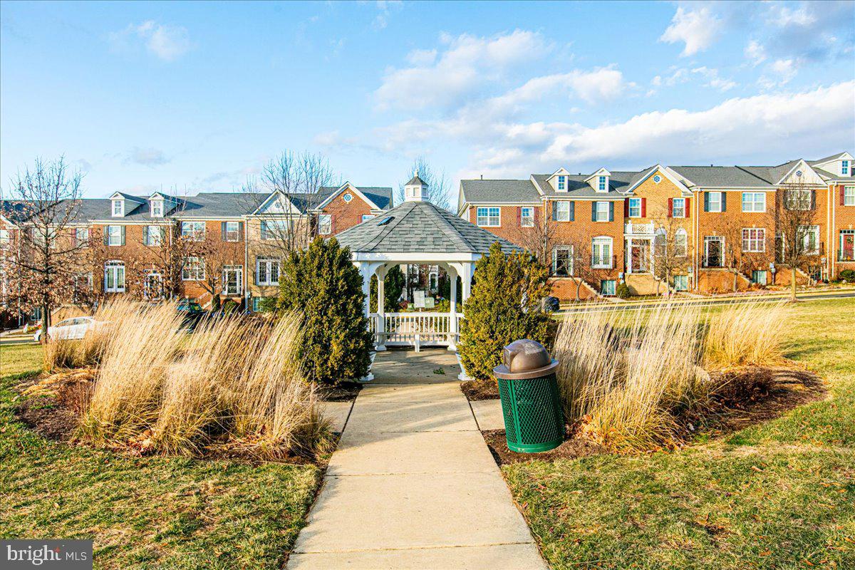 GOOSE CREEK VILLAGE - Residential