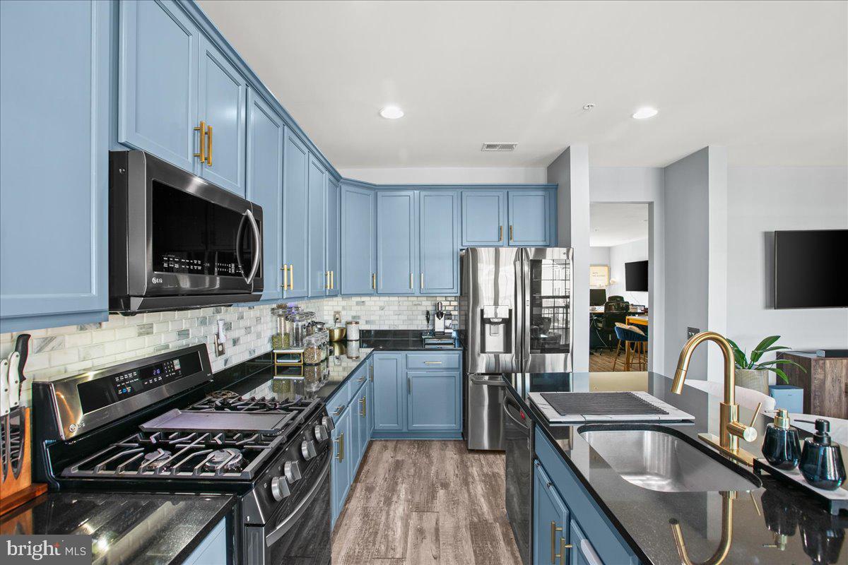 GOOSE CREEK VILLAGE - Residential