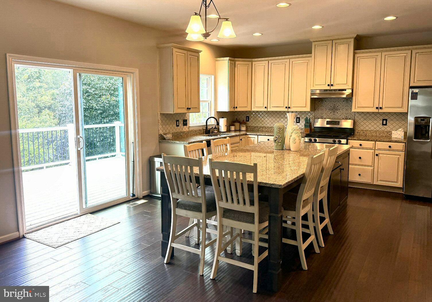 15051 N RIDGE BOULEVARD