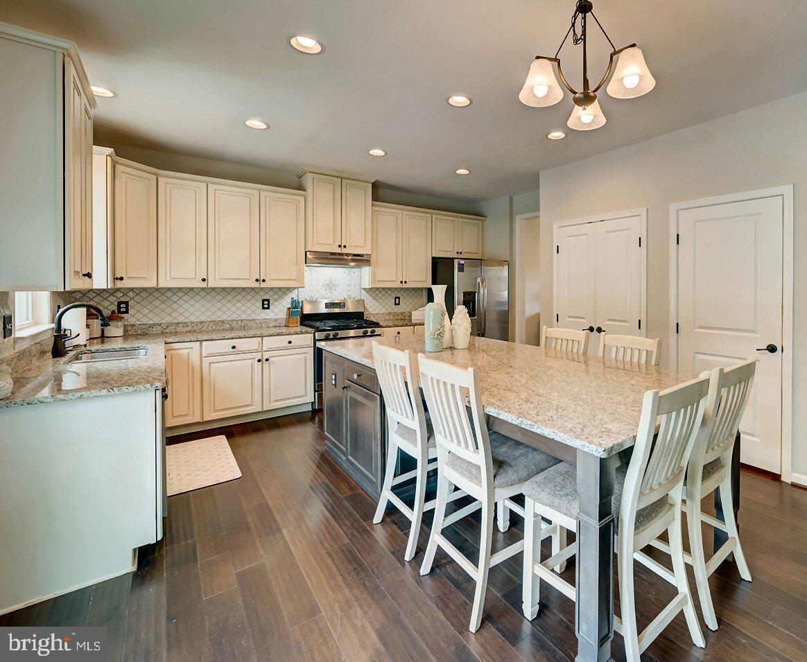 15051 N RIDGE BOULEVARD