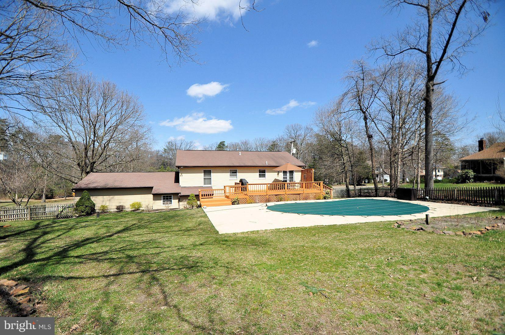 OAK HOLLOW - Residential