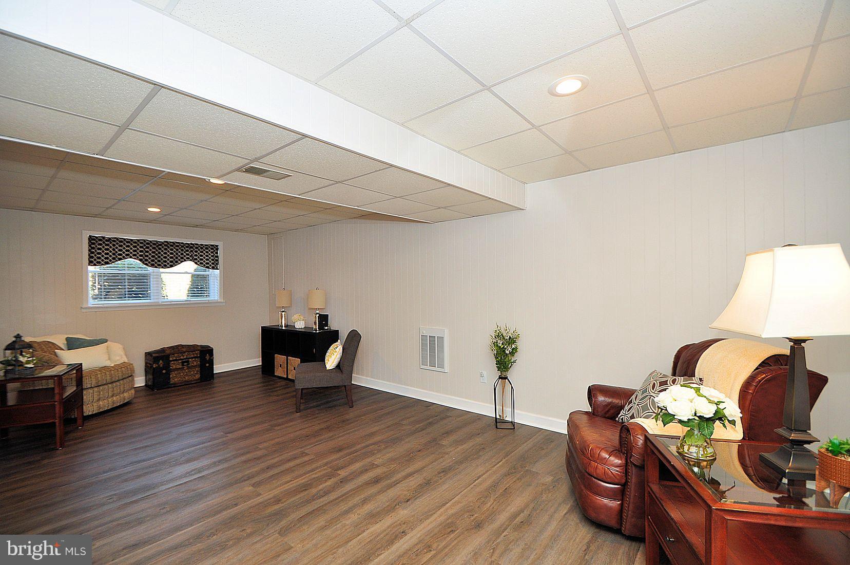 OAK HOLLOW - Residential