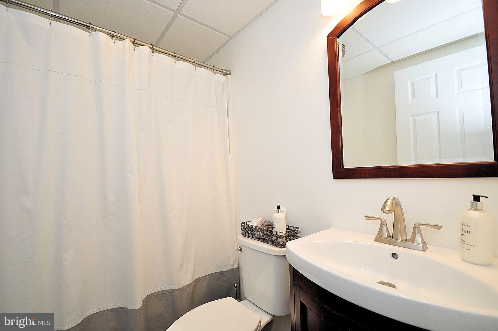 OAK HOLLOW - Residential