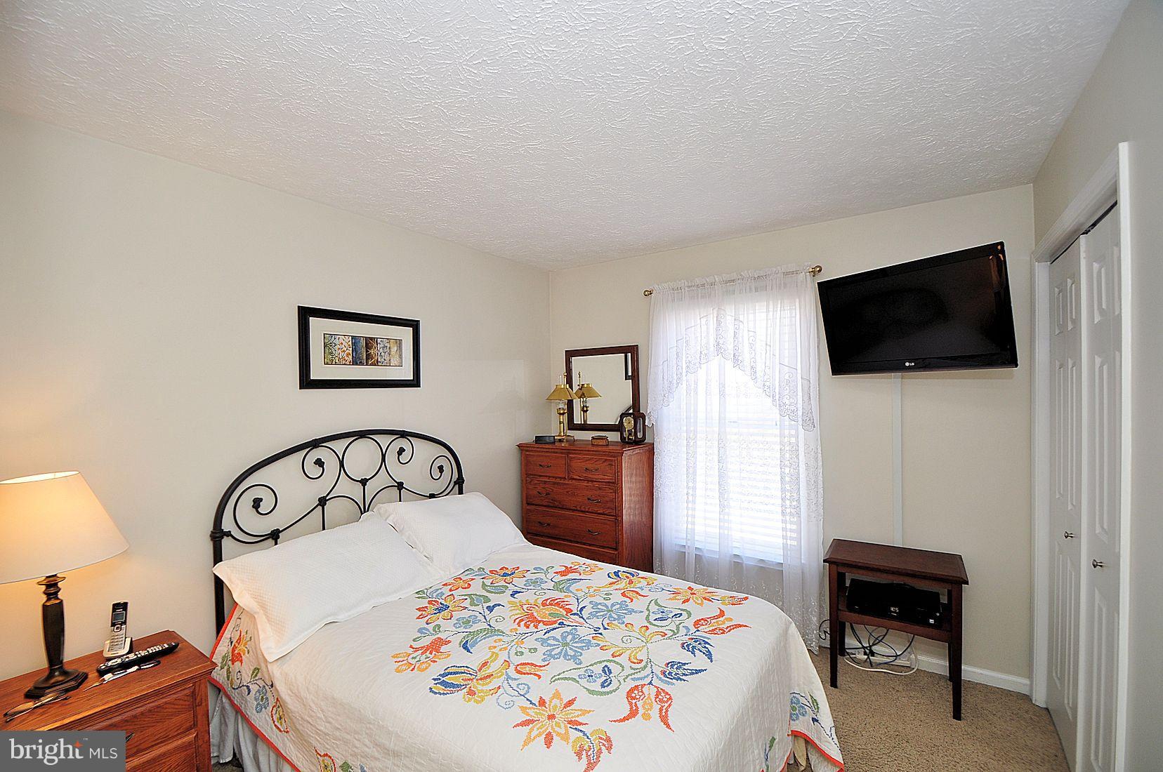 OAK HOLLOW - Residential