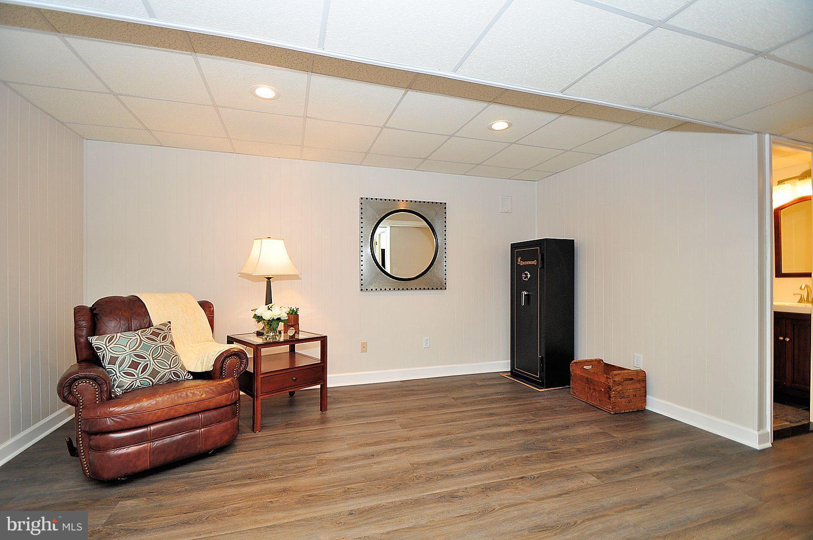 OAK HOLLOW - Residential