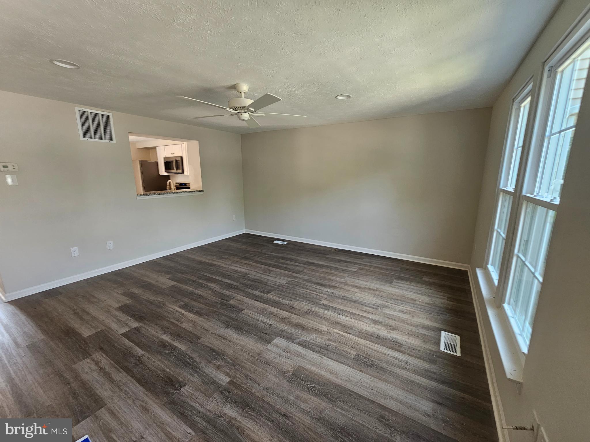 CONSTANT FRIENDSHIP - Residential