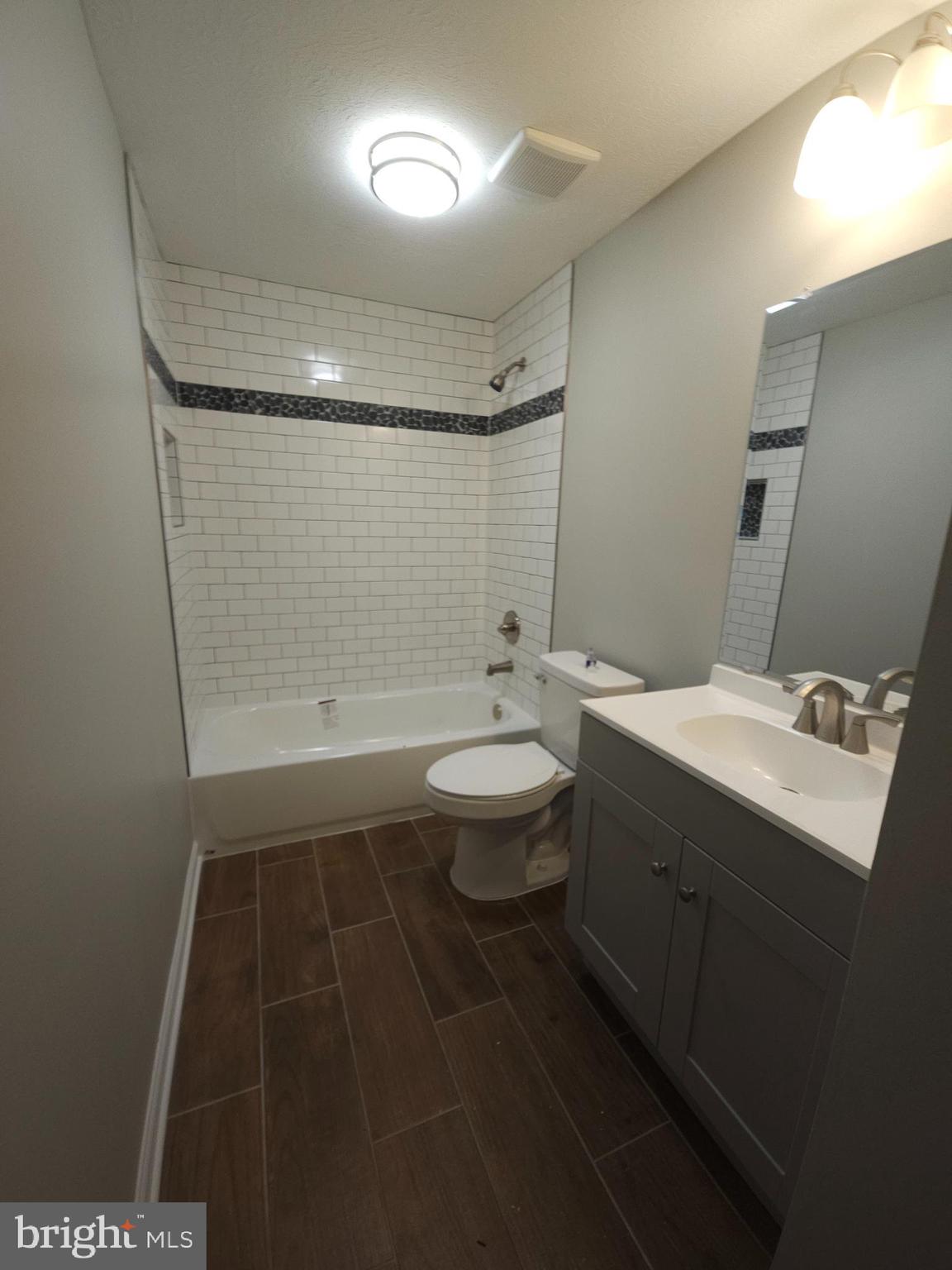 CONSTANT FRIENDSHIP - Residential