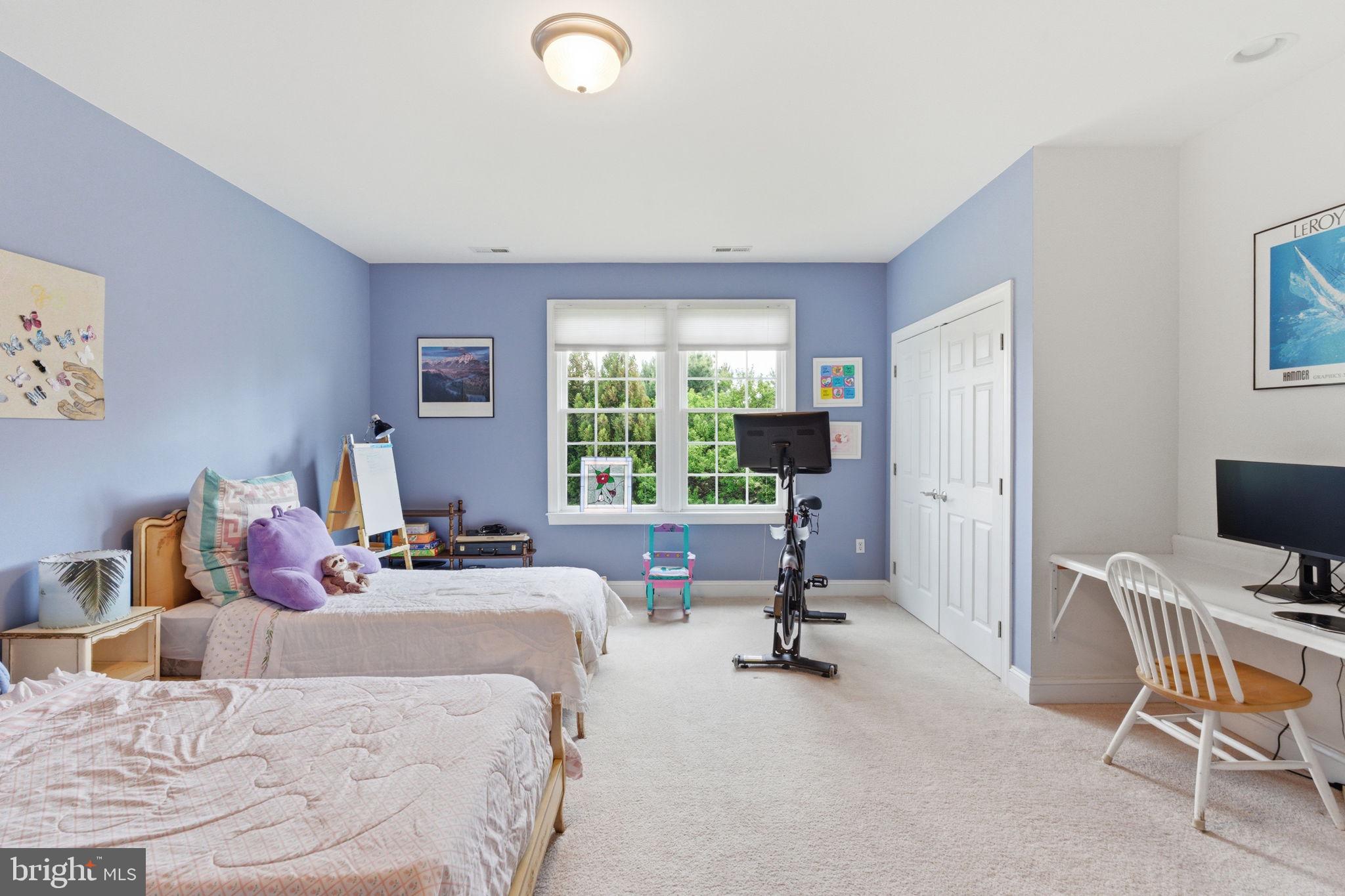 MANOR OAKS - Residential