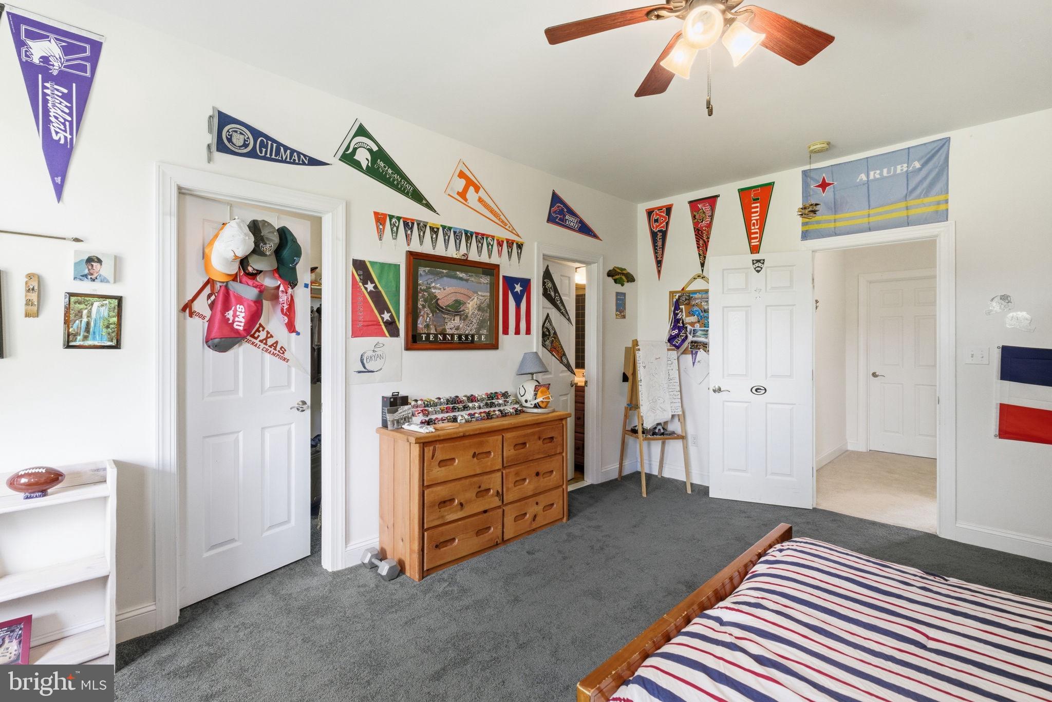 MANOR OAKS - Residential