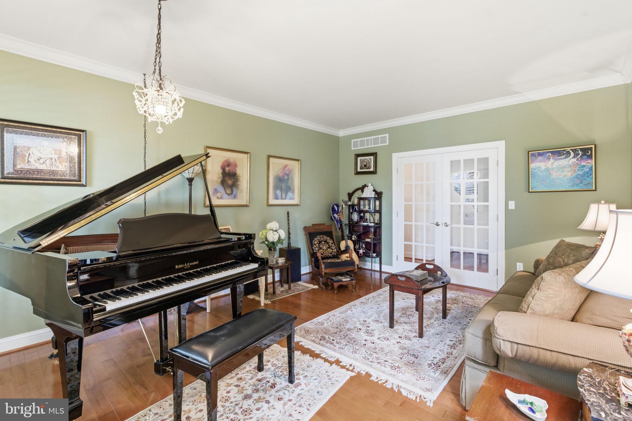 MANOR OAKS - Residential
