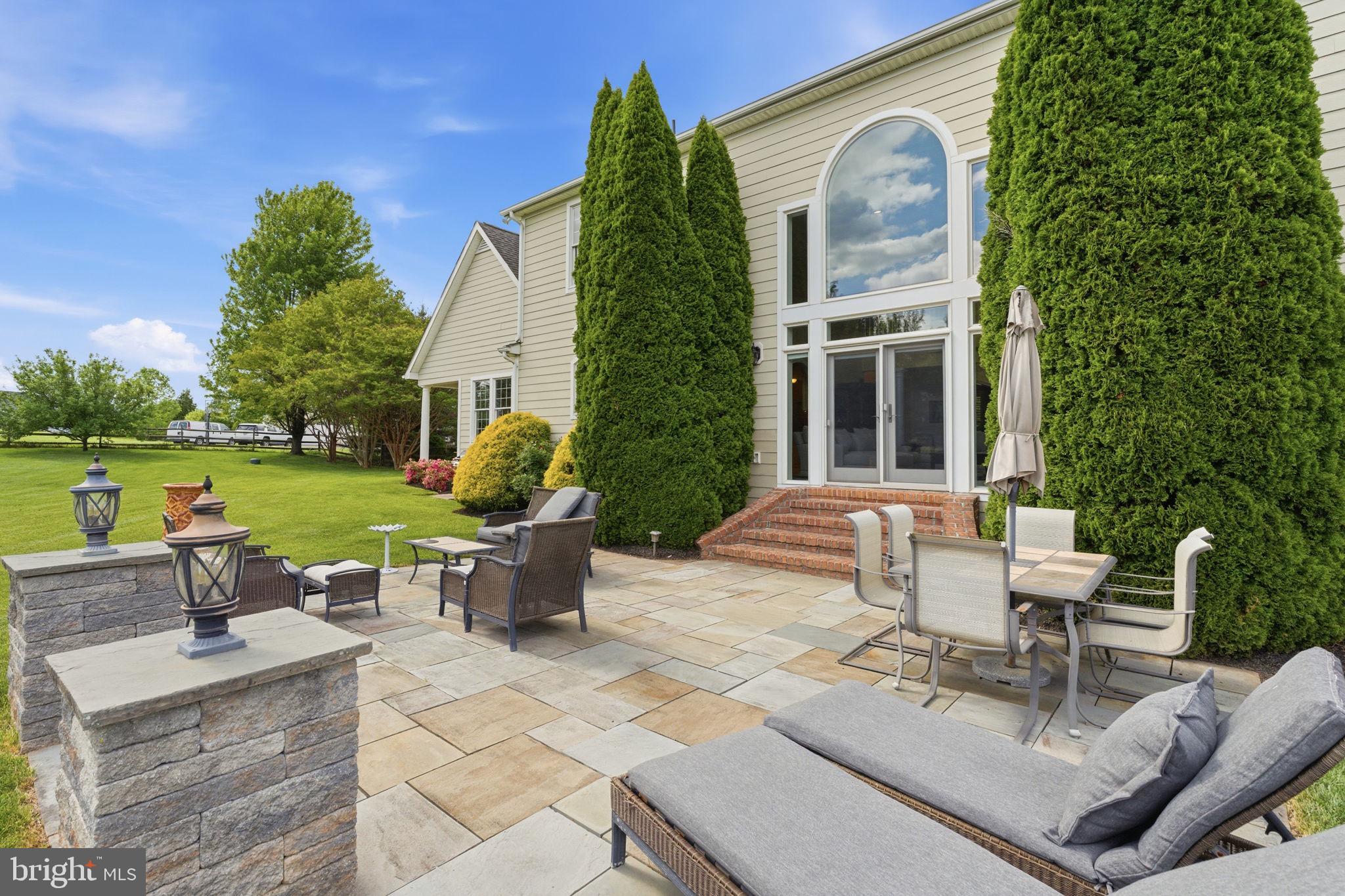 MANOR OAKS - Residential