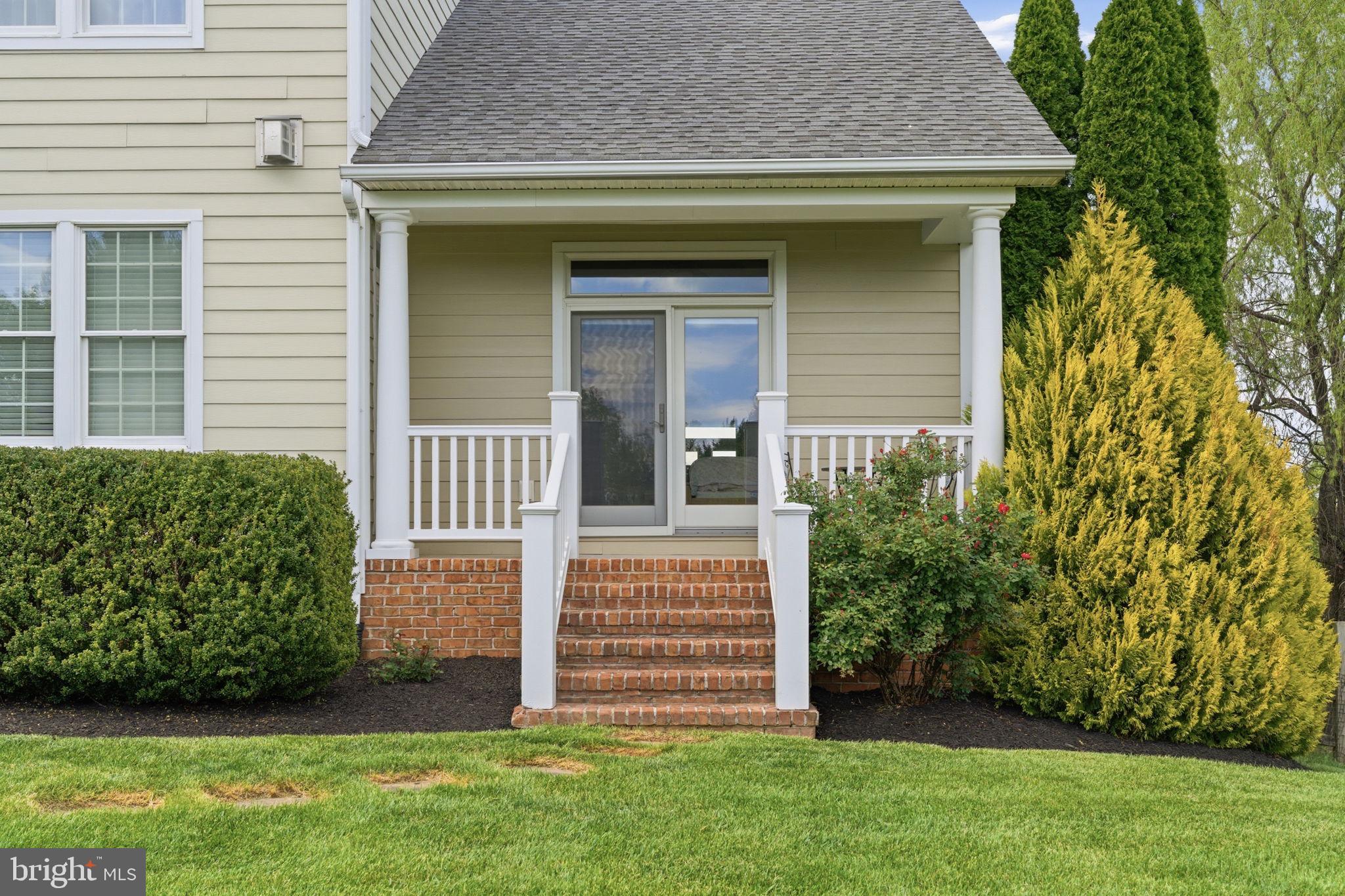MANOR OAKS - Residential