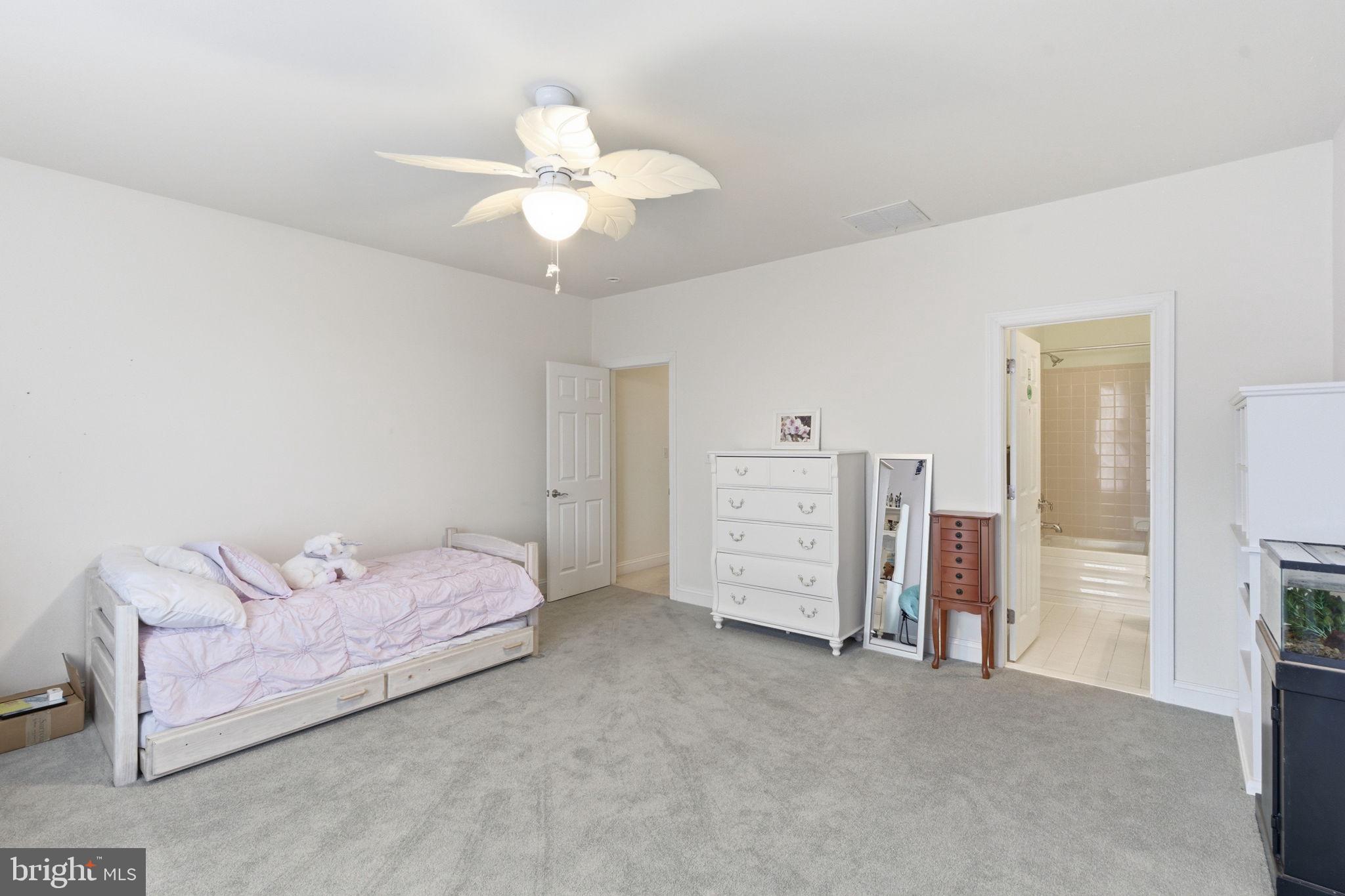 MANOR OAKS - Residential
