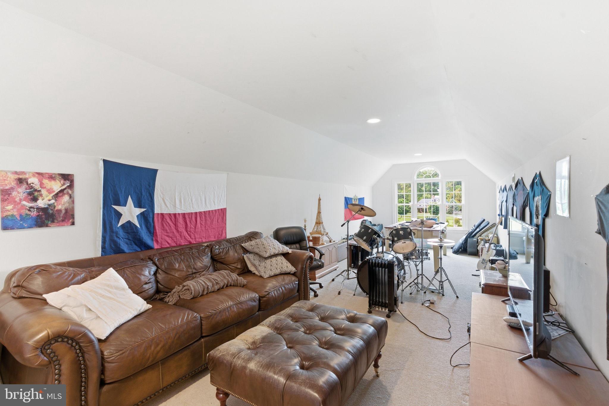 MANOR OAKS - Residential