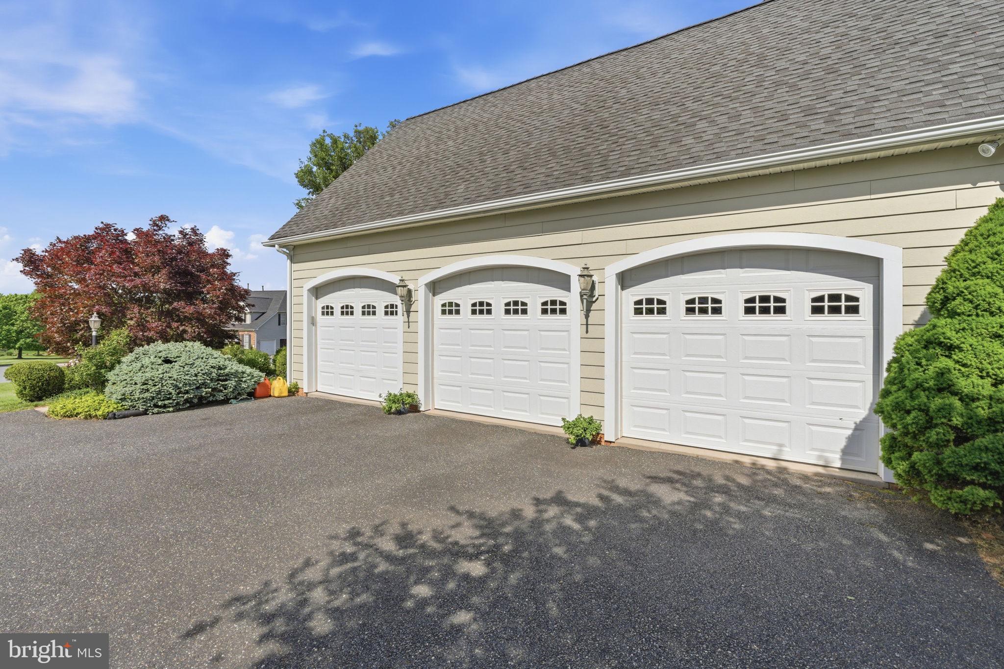 MANOR OAKS - Residential