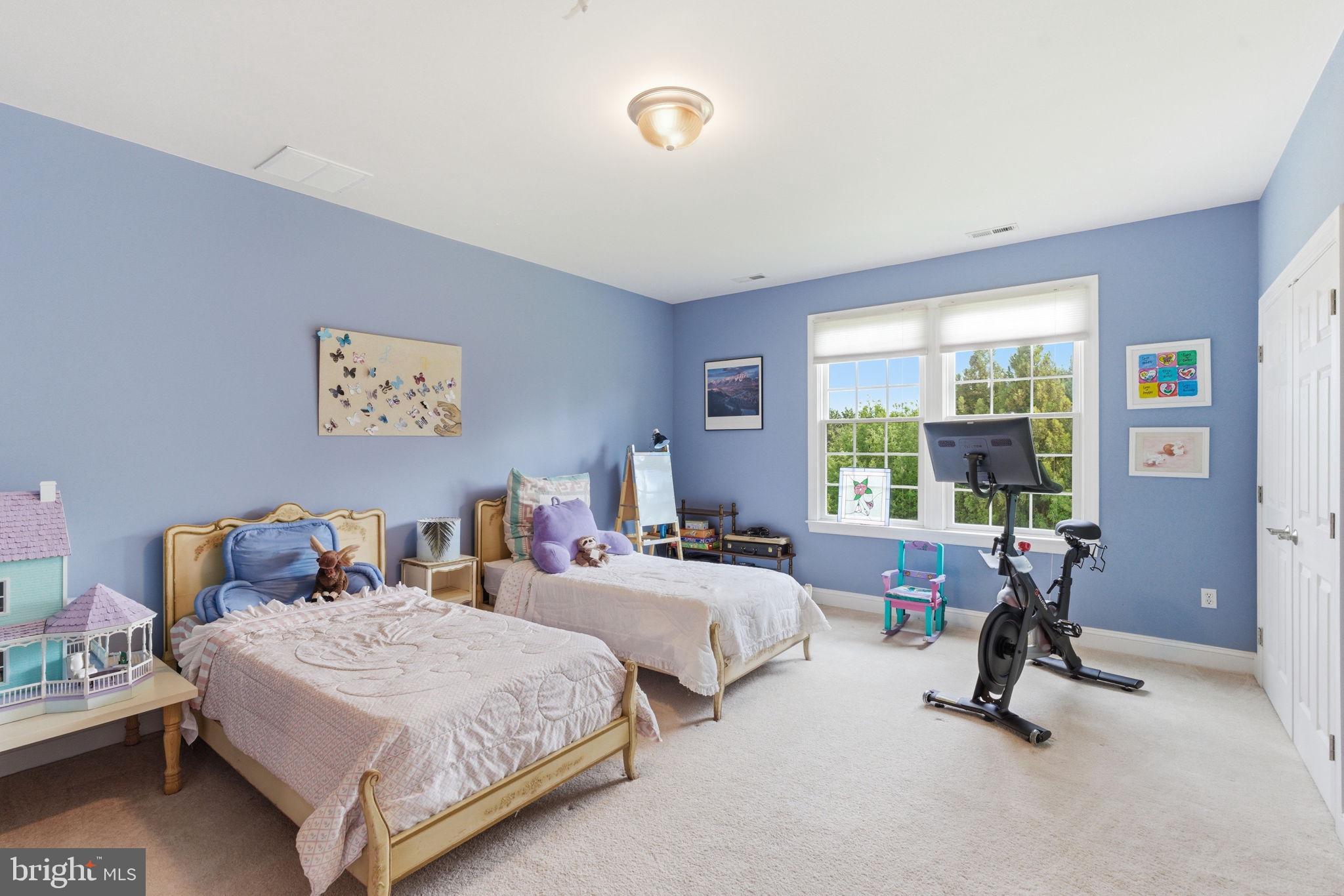 MANOR OAKS - Residential