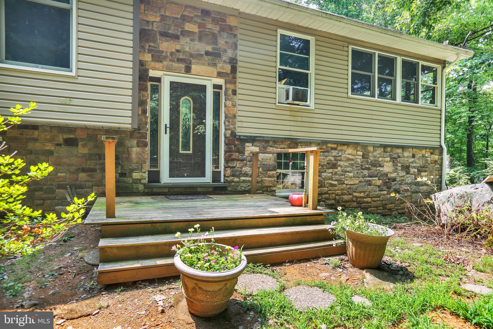 19 WOODS LANE