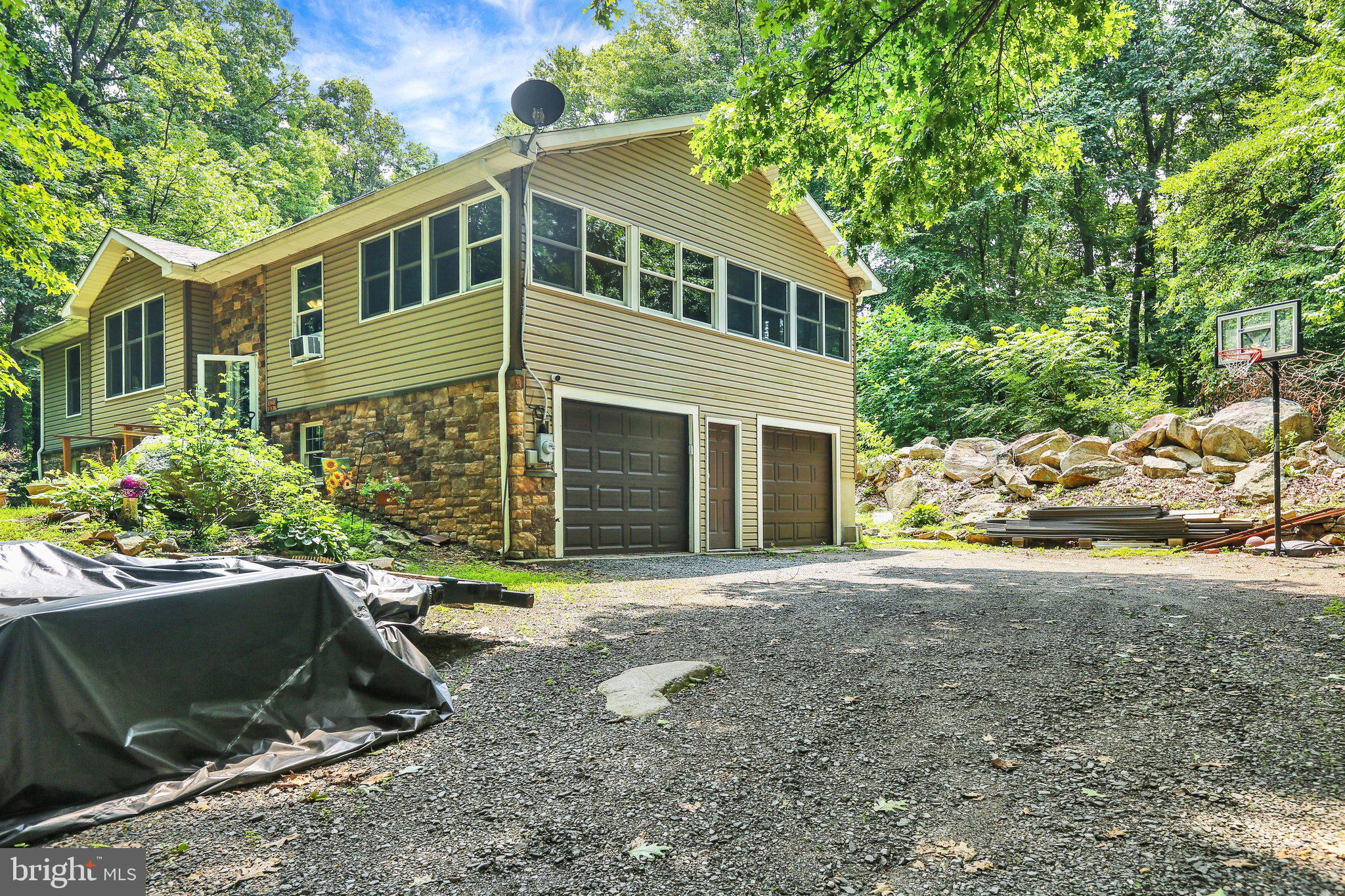 19 WOODS LANE