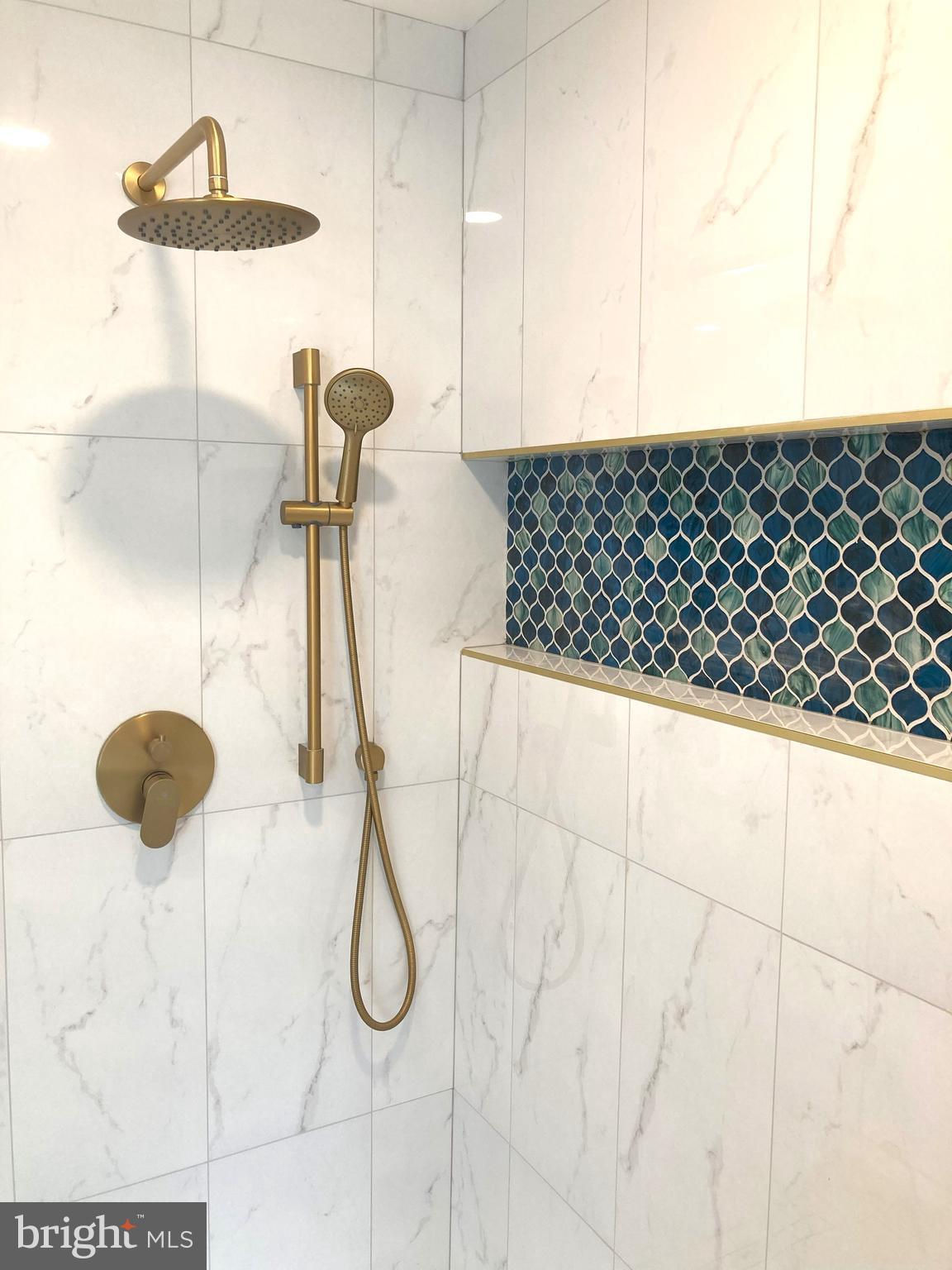 OVER LEE KNOLLS - Residential