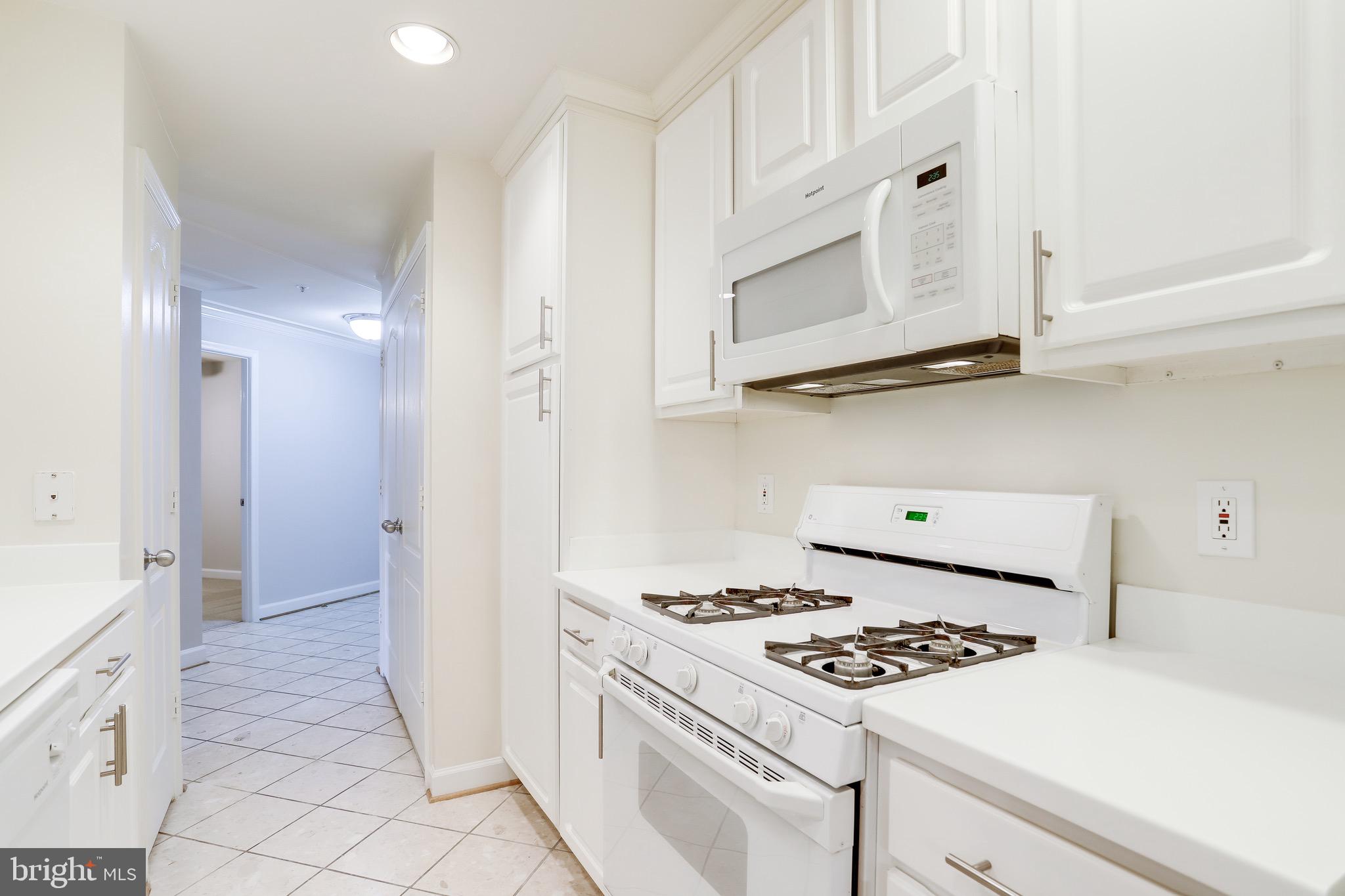 VIRGINIA SQUARE - Residential Lease