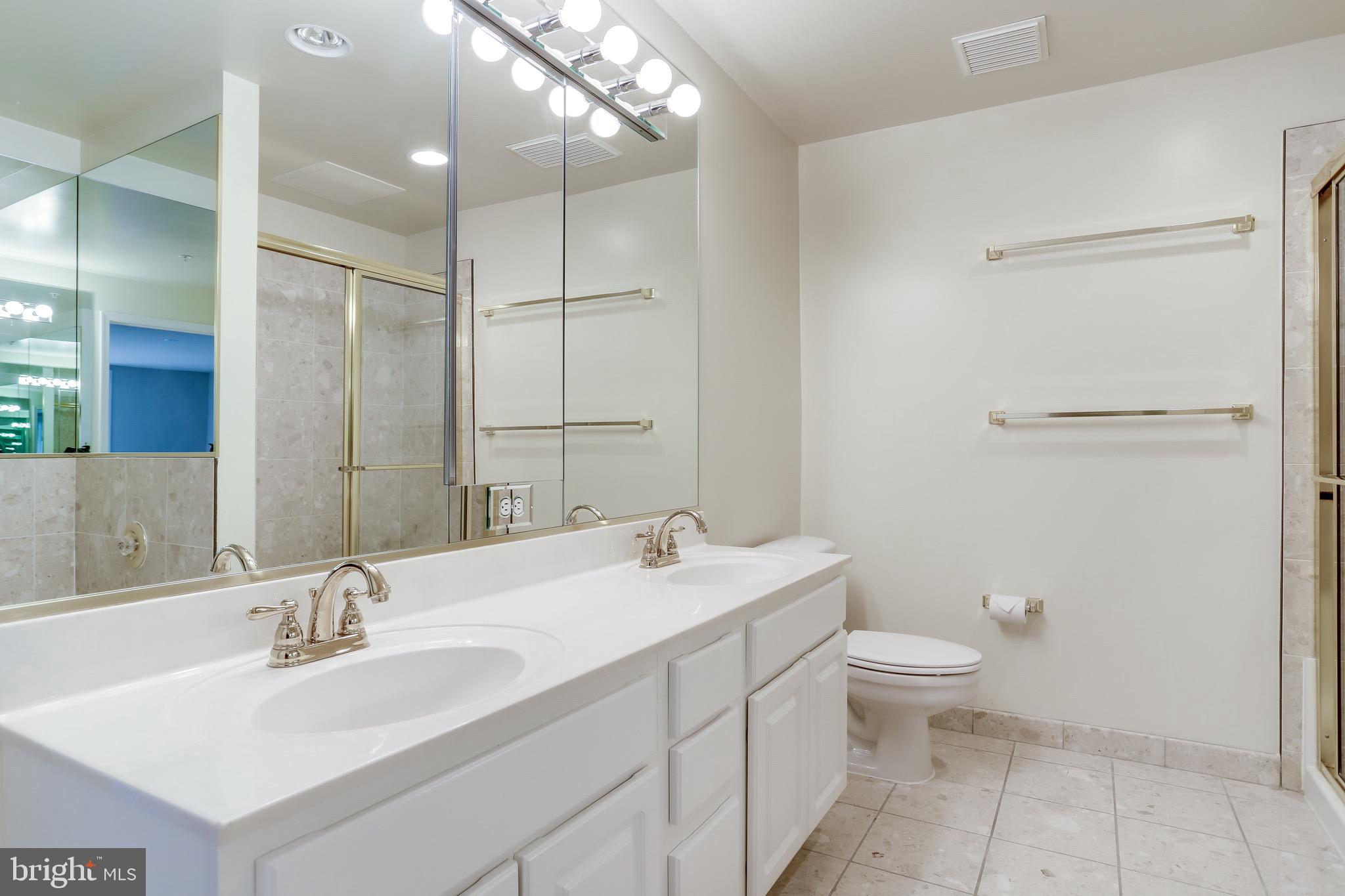 VIRGINIA SQUARE - Residential Lease