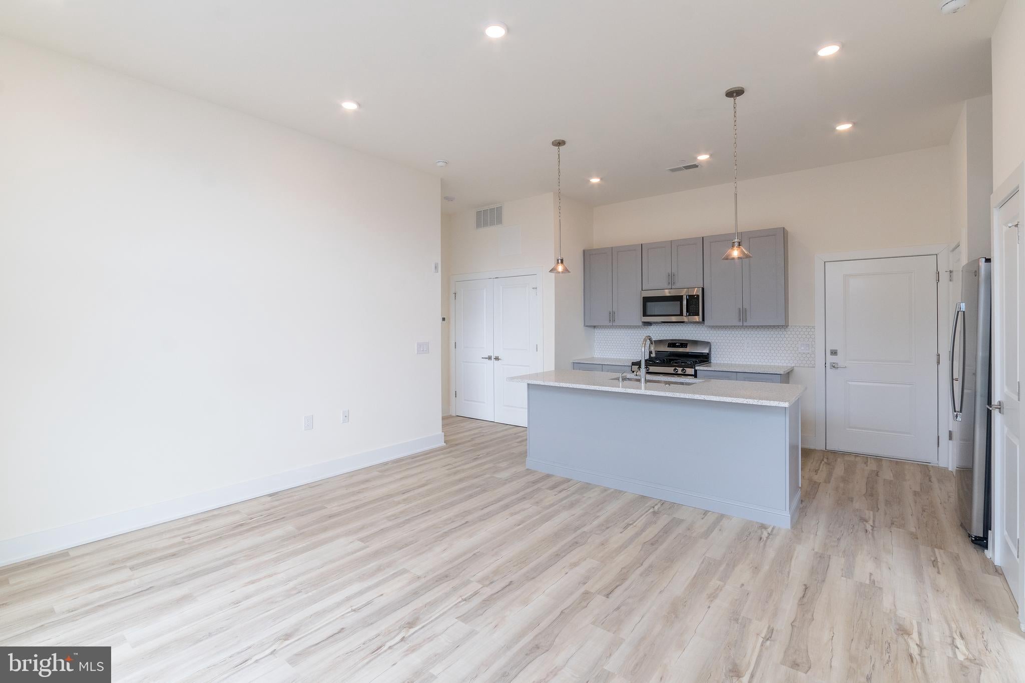 1129 GERMANTOWN AVENUE UNIT 4C