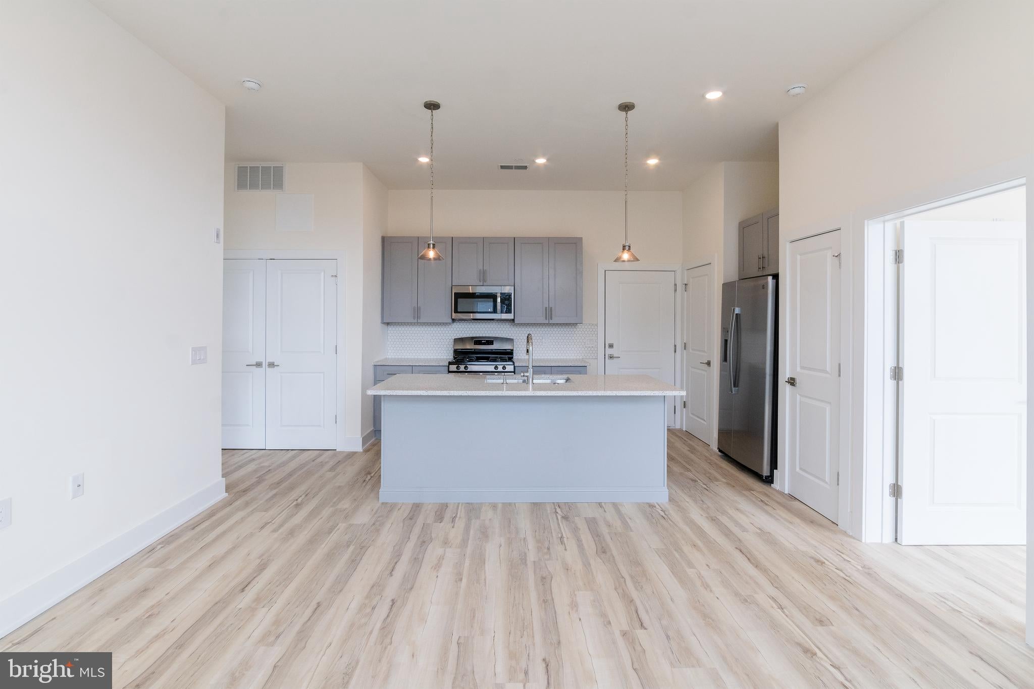 1129 GERMANTOWN AVENUE UNIT 4C